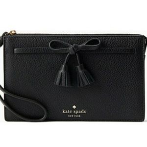 Kate spade hayes wristlet black warm